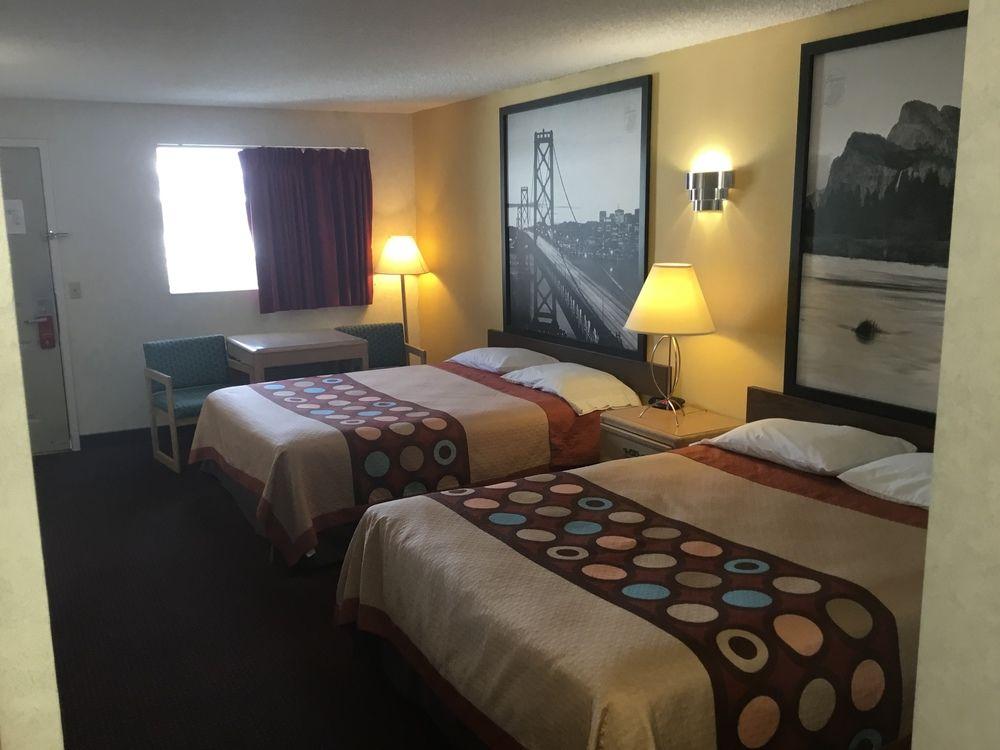 Motel Super 8 By Wyndham Bishop Exterior foto