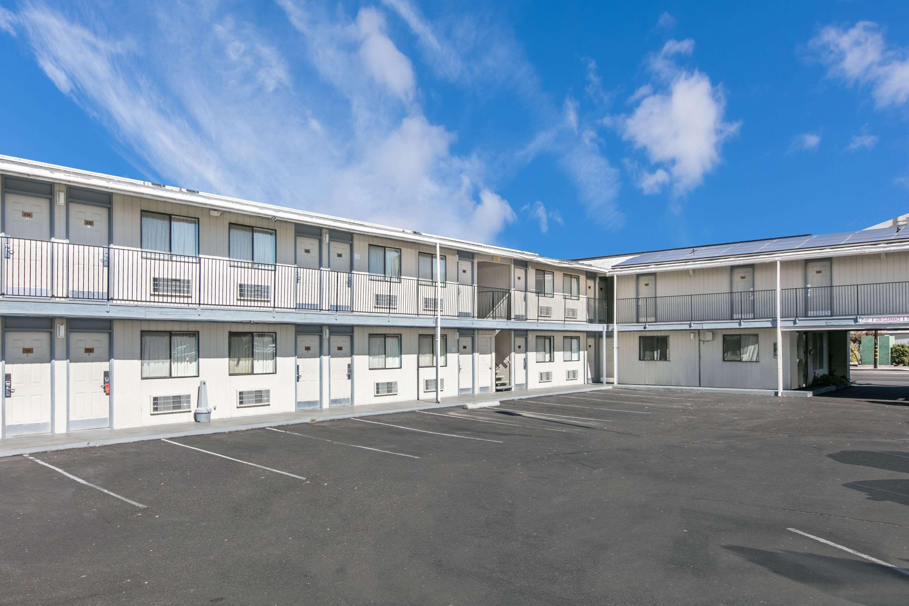 Motel Super 8 By Wyndham Bishop Exterior foto