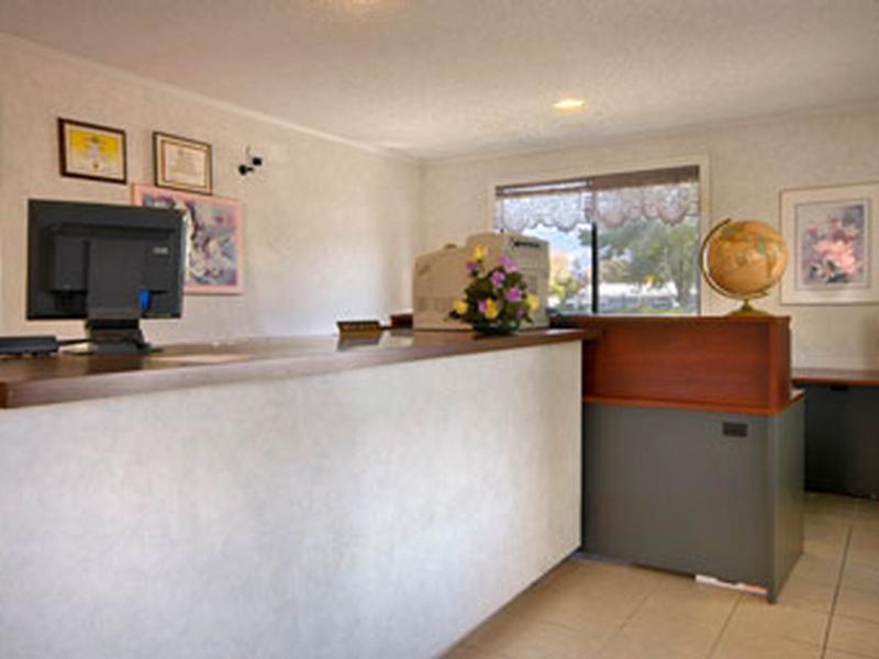 Motel Super 8 By Wyndham Bishop Exterior foto