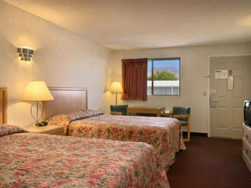Motel Super 8 By Wyndham Bishop Exterior foto